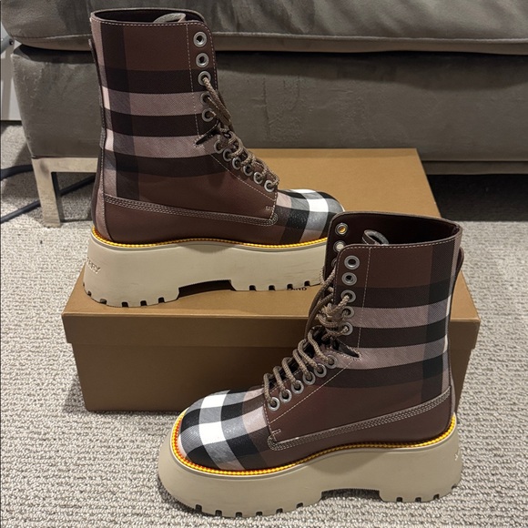Burberry Plaid Boots Size 38 - Picture 5 of 5
